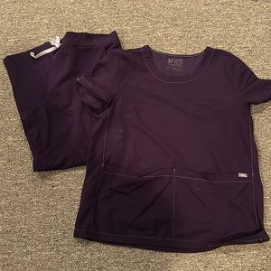 Figs scrubs set size XL limited edition cargo pants & front pocket shirt purple